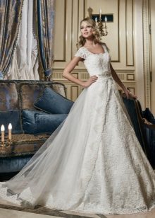Robe de mariée A-ligne avec train