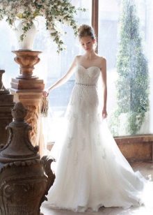 Robe de mariée en dentelle classique une ligne
