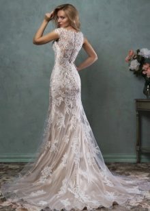 Robe de mariée en dentelle avec dos ouvert