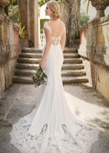 Robe de mariée avec dos ouvert et train