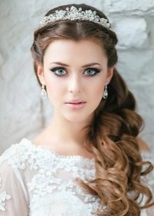 Tiara à la robe de mariée