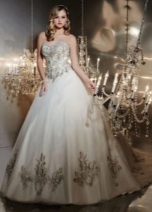 La magnifique robe de mariée brodée de cristaux Swarovski