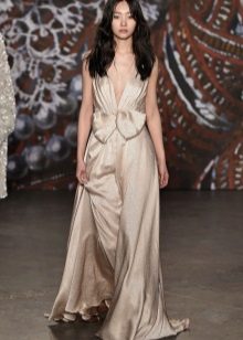 Robe de soirée en soie à décolleté profond