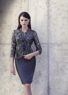 Robe de soirée courte avec une veste