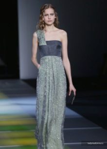 Robe de soirée pour le nouvel an avec une jupe transparente