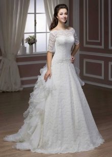 Robe de mariée de la collection Luxury from Hadassa a-silhouette