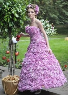 Robe de soirée faite de fleurs a-silhouette