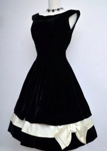 Robe en velours noir avec noeud