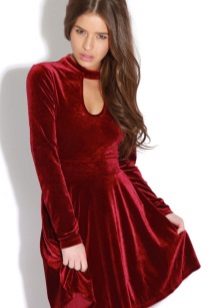 Robe en velours bordeaux