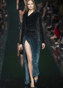 Robe en velours fendue