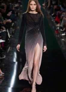 Robe fermée avec une fente par Elie Saab