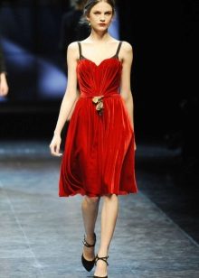 Robe courte en velours rouge