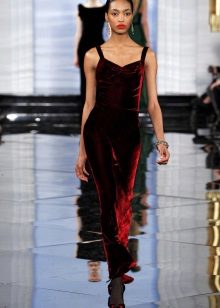 Robe en velours bordeaux
