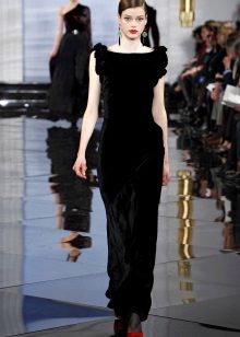 Robe de velours fermée au sol