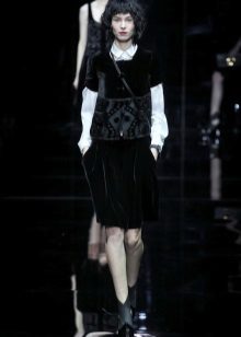 robe business en velours par Armani