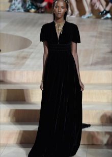 Robe en velours avec un décolleté profond