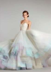 Robe de mariée lilas blanche et bleue