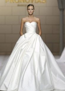 Robe de mariée longue silhouette