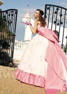 Robe de mariée blanche et rose