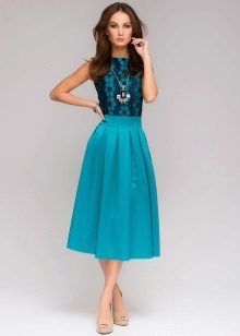Robe turquoise avec du noir