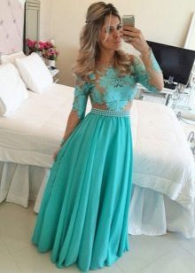 Robe longue de soirée de couleur turquoise avec de la dentelle