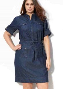 Robe courte en jean pour une totale