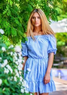 Robe à carreaux bleus style campagnard