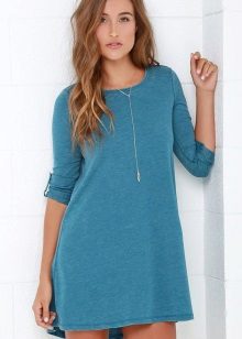 Robe bleue aux reflets turquoises