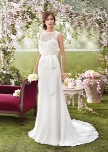 Robe de mariée de Fara Sposa avec un train