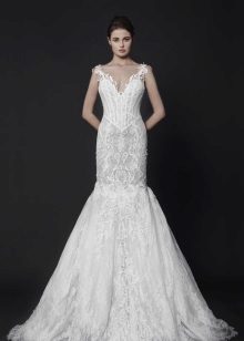 Robe de mariée avec un corset sur les bretelles