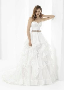 Robe de mariée avec ceinture en strass