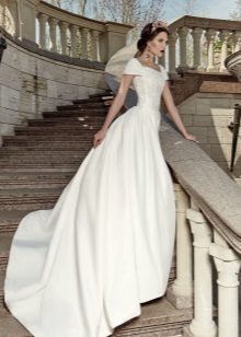 Robe de mariée classique avec train