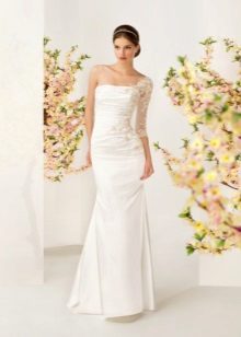 Robe de mariée de la collection d'un reflet de Kookla avec une manche