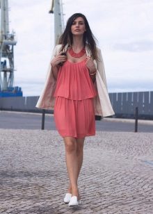 Chaussures adaptées à la robe corail