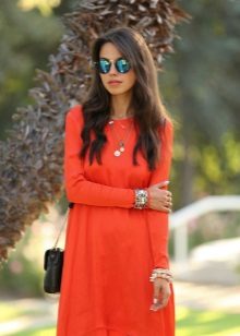 Robe corail rouge en terre cuite