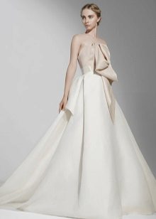 Robe de mariée aux épaules ouvertes magnifique
