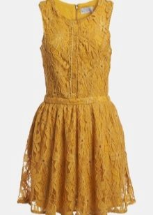 Robe en dentelle moutarde