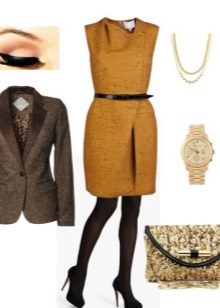 Robe moutarde à chaussures noires et collants noirs