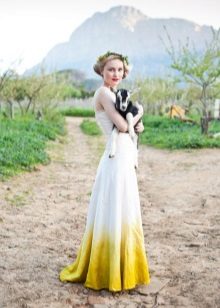 Robe blanche et moutarde à gradient