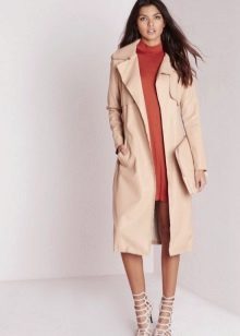 Trench-coat à la robe pourpre