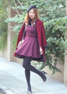 Robe et manteau cramoisis