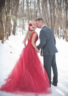 Magnifique robe de couleur pourpre