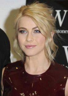 Maquillage naturel sous la robe bordeaux