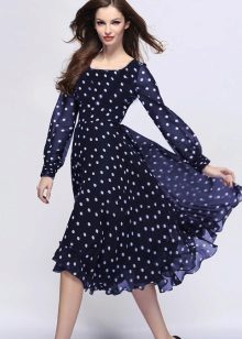 Robe en mousseline bleue à pois