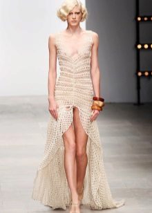 Robe fendue devant