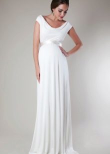 Robe de maternité blanche au sol sur les bretelles