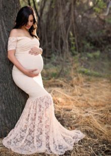 Robe pour la couleur de la crème enceinte