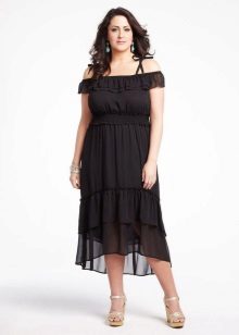 Robe noire avec jupe asymétrique