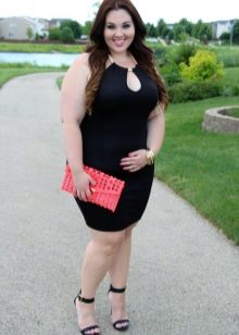 Pochette courte noire à porter avec une pochette rose