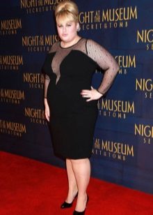 Robe de soirée noire de longueur moyenne